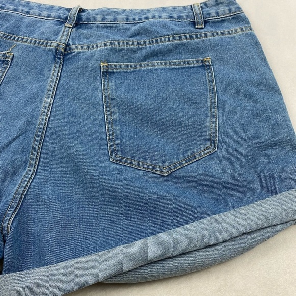 NWOT SHEIN embroidered jean shorts - Picture 6 of 12